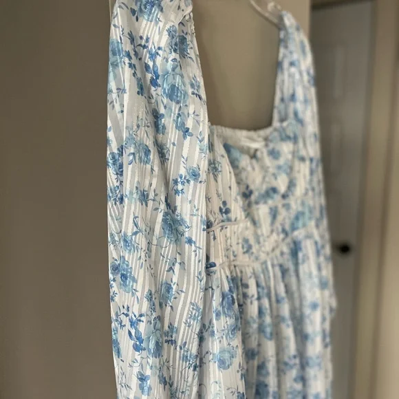 Altar’s State Dress - Picture 5 of 5